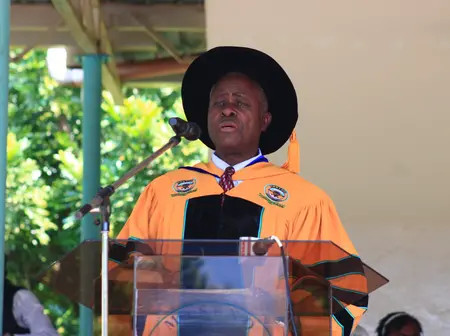 VC cautions new students against drugs, radicalism