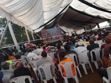 Thug runs amok, disrupts burial of father to flamboyant Kisii politician Don Bosco