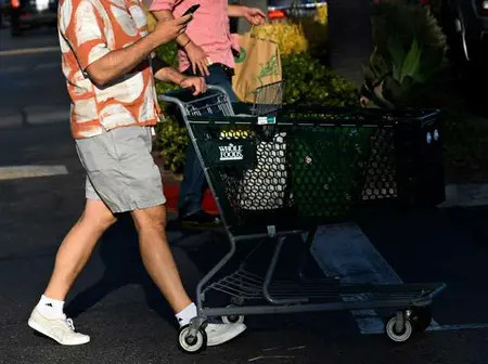 US consumer inflation holds steady but tariff worries persist