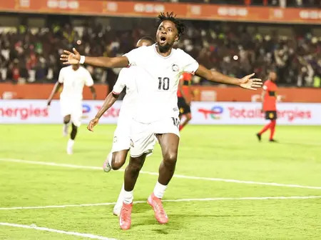 Resilient 10-man Kenya hold Angola to go top of Group A