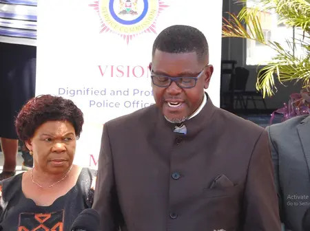 Police service to recruit 10,000 constables