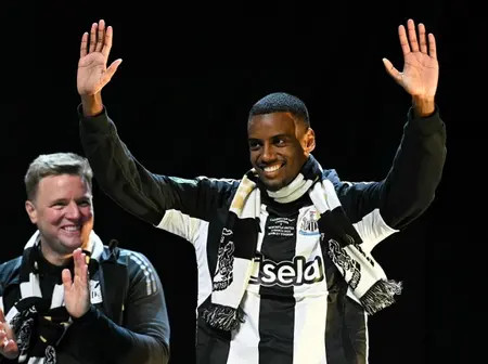 Newcastle’s Howe says Isak relationship was ‘difficult’ before Liverpool move