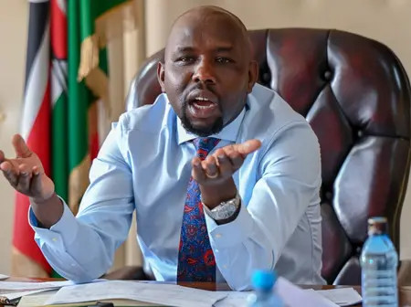 Murkomen’s stern warning on desecration of Kenyan flag by Mogadishu FC fans