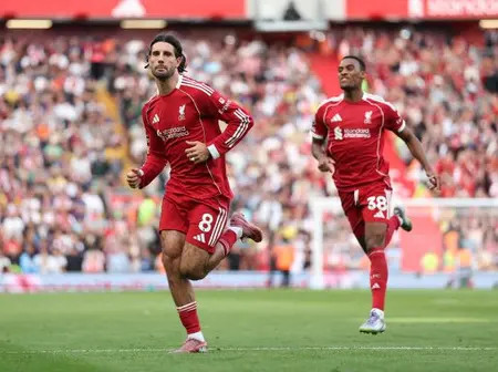 Szoboszlai stunner secures Liverpool win over Arsenal as Man City collapses to another loss