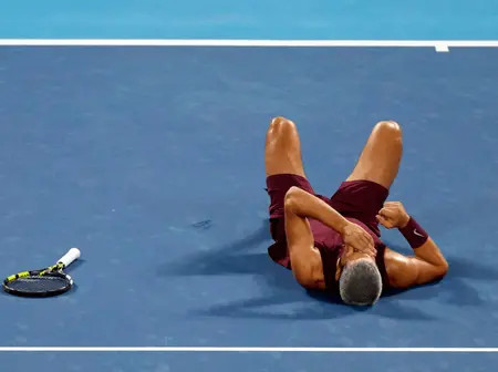 Ankle Scare? No Problem! World No. 1 Alcaraz Fights Through Injury and Rain in Dramatic Tokyo Win