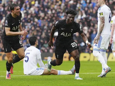 Chelsea beats Liverpool after late Estevao goal and Arsenal tops the Premier League