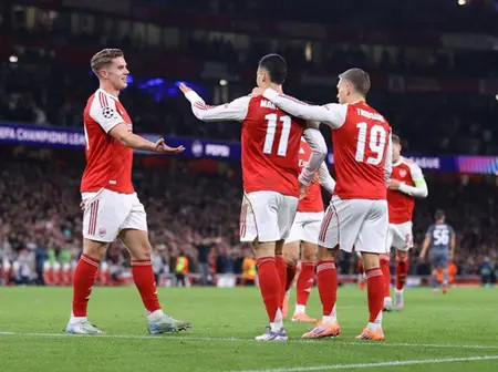 Martinelli strikes early as Arsenal extends perfect Champions League start