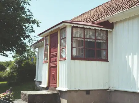 Modern Farmhouse Exterior 2025: Roofing, Fencing, and Design Trends That Last