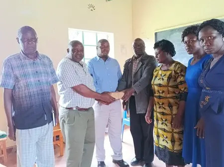 Farouk Kibet donates Ksh1.5M to Malava schools