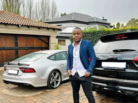 “Money like Water” …….Meet 26 years old Jobless Kenyan guy, JOSEPH KINYUA, who owns 6 cars and lives in a 6 bedroom house despite this tough economy. He reveals how he makes his money that will surprise you. Do you agree with him?